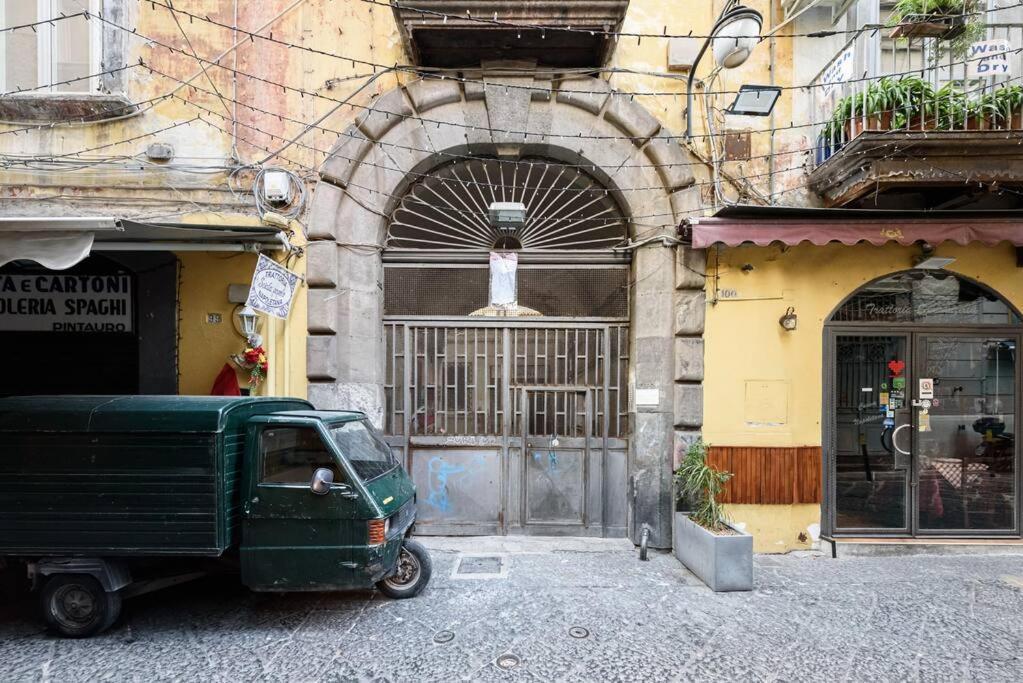 A Due Passi Da Toledo Apartment Naples Exterior photo